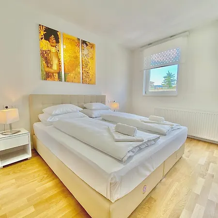 Lägenhet Steiner Residences