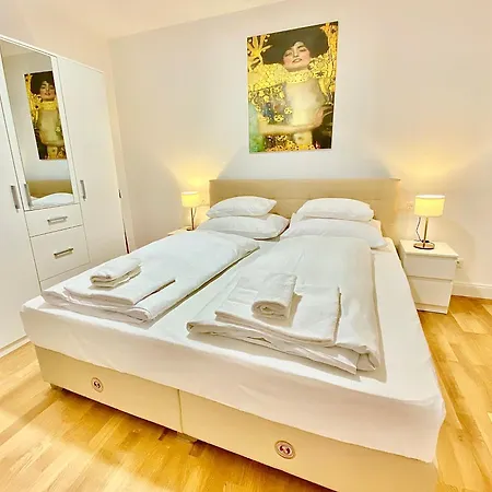 Apartment Steiner Residences